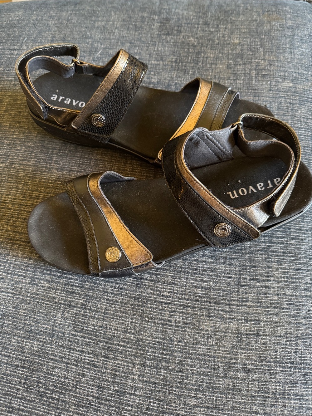 Aravon Black Snakeskin Embossed Leather Metallic Katherine Sandals SZ 12 2A EUC